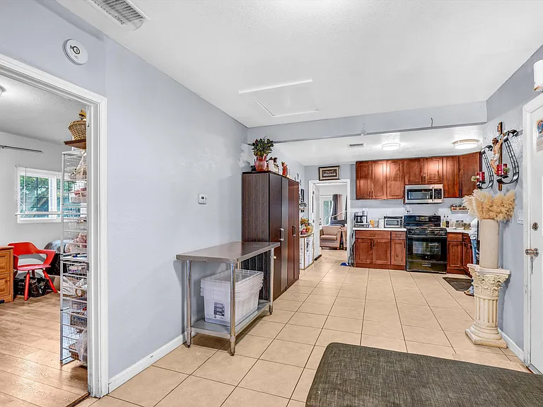 10515 S Firmona Ave — Photo 4