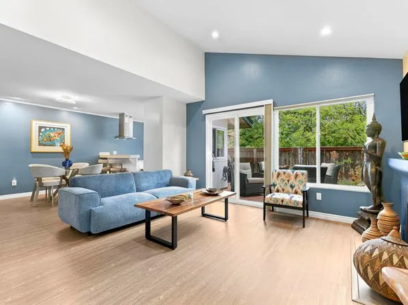 2033 Shady Tree Ln, Encinitas, CA 92024
