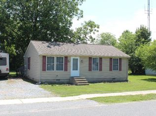 210 W High St, Felton, DE 19943