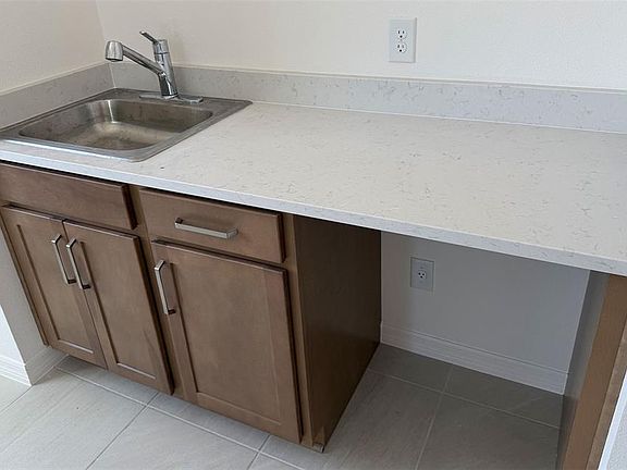2nd image of 736 FARFIELDS STREET