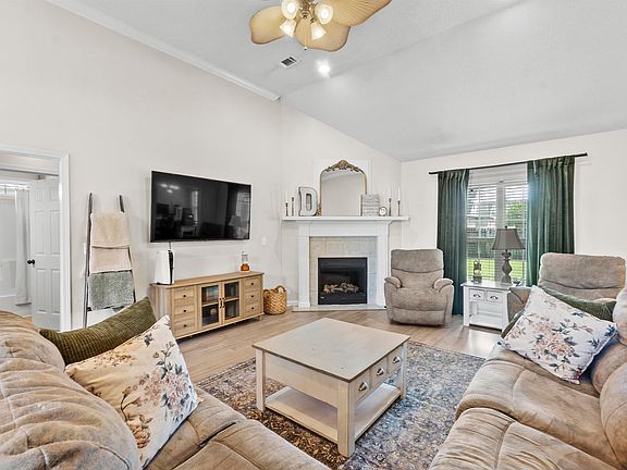 4th image of 125 Emberly Ln
