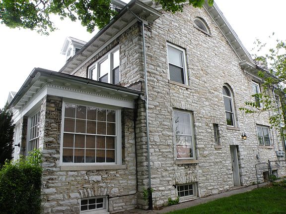 Side view with apt. entrance