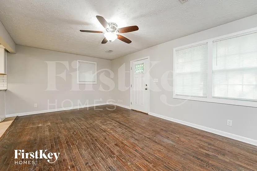 3 bed, 2.0 bath, 1407 sqft, $2,295 — Photo 3