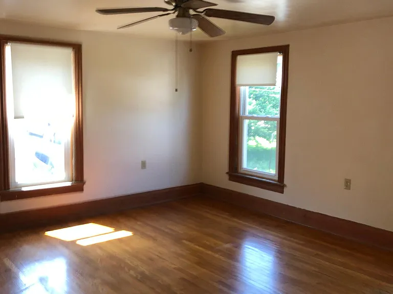 456 E School St — Photo 15