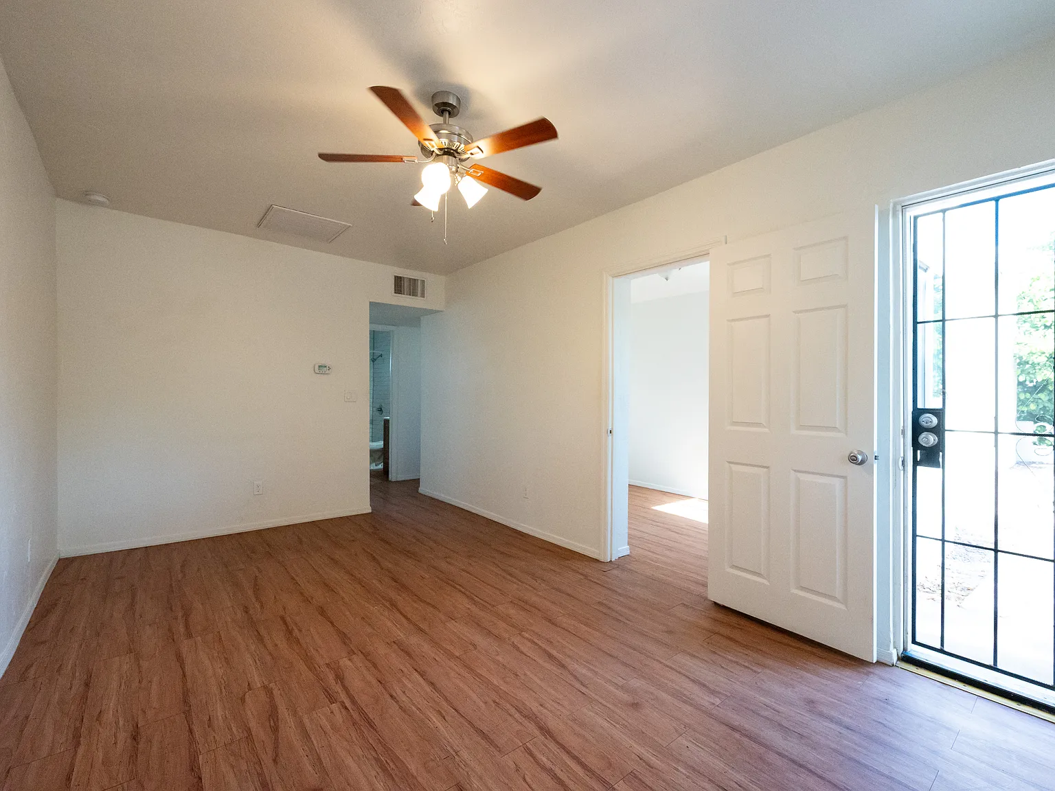 2 bed, 584 sqft, $1,025 — Photo 2