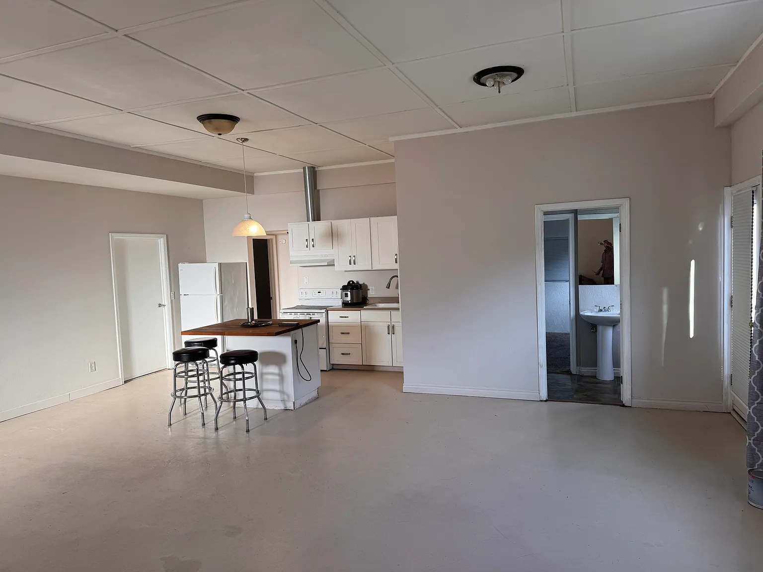 2 bed, 1300 sqft, $1,800 — Photo 2