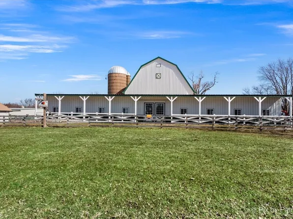 2480 Barreville Rd, McHenry, IL 60050