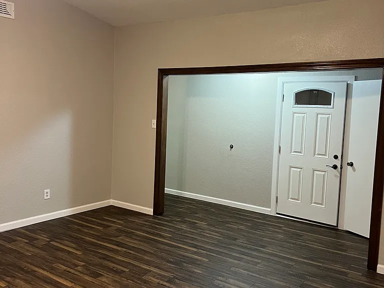 711 E Timberview Ln — Photo 9