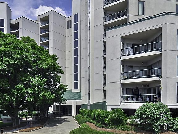 3rd image of 900 19th Ave S APT 901