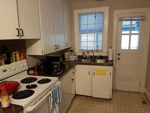 3rd image of 2921 Earlewood Dr #12