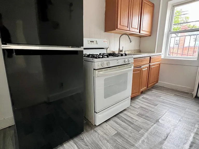 Clifton Ave 1001 — Photo 12