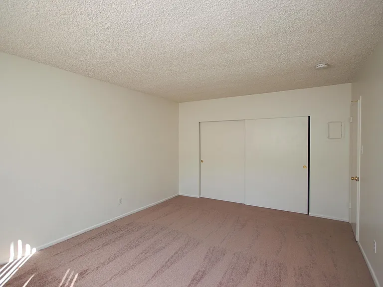 202 E Live Oak St #F — Photo 14