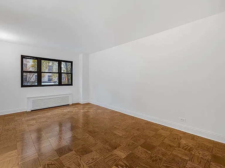 165 E 35th St #9E — Photo 6
