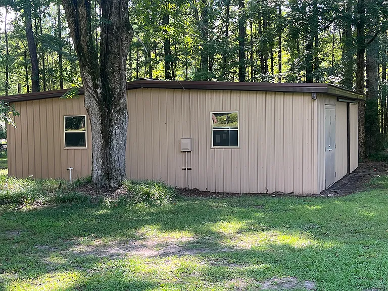 Large workshop/storage building