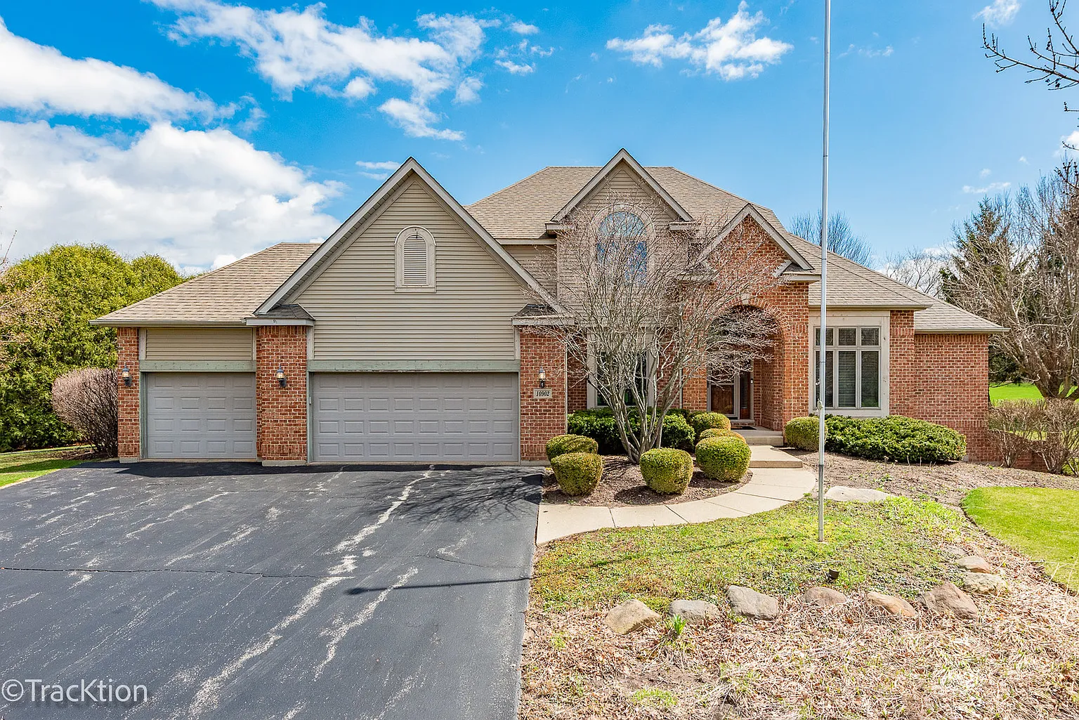 10902 Red Hawk Ln photo 1