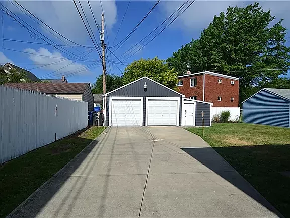 1308 Webb Rd — Photo 10