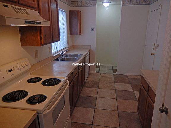 4th image of 1023 Sanders Dr