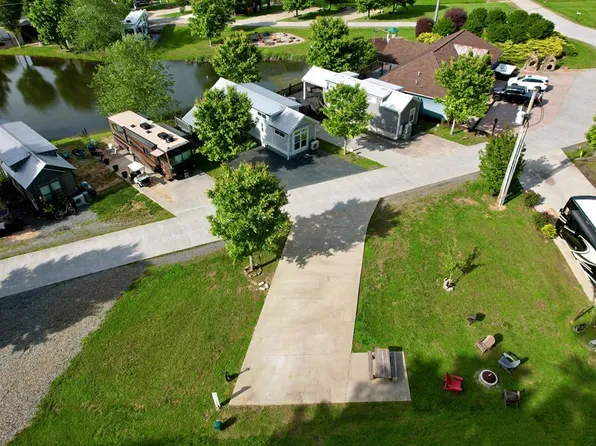 51 Mountain Meadows Dr, Morganton, GA 30560