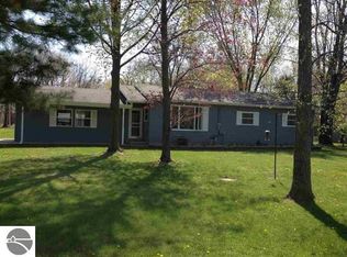 8941 Harding Ave, Farwell, MI 48622