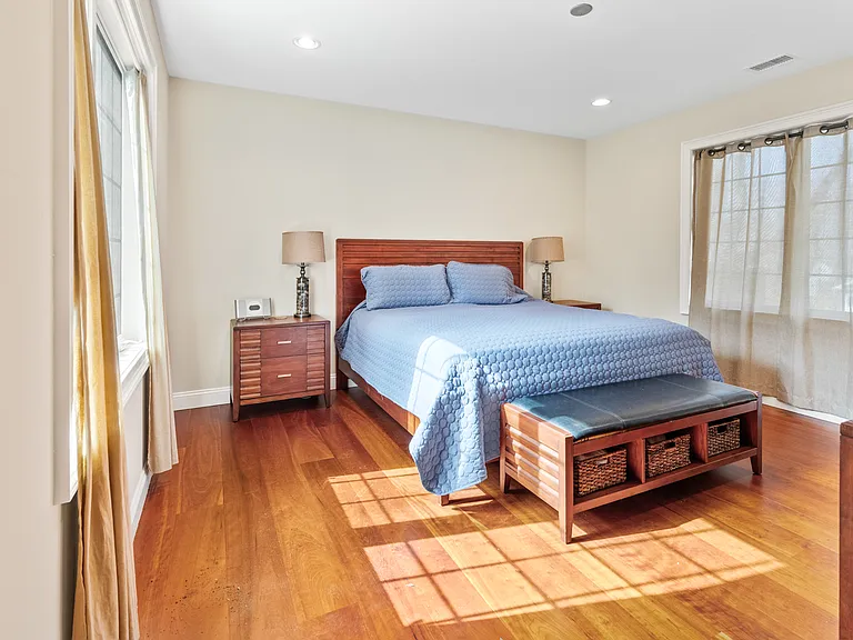 Hillside Dr W — Photo 24
