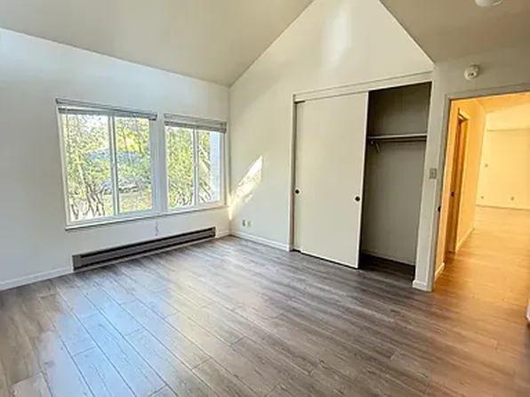 24 Crystal Springs Rd APT 4, San Mateo, CA 94402