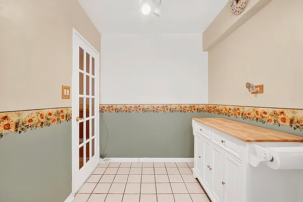 Sold by REMAX Elite | media 22