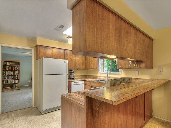 5th image of 5901 29th St NE