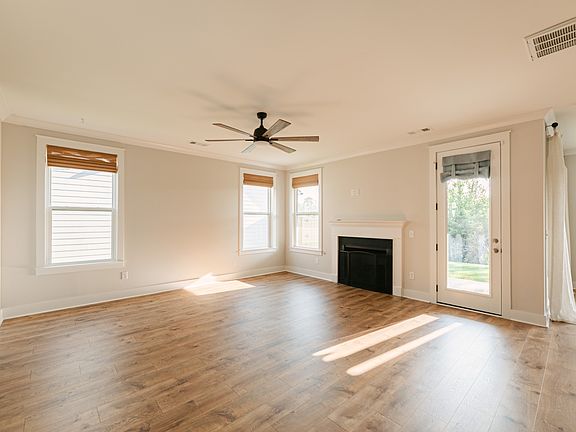 5th image of 612 Conifer Dr