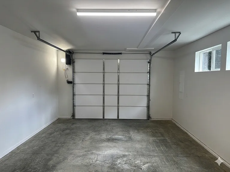 One car garage.