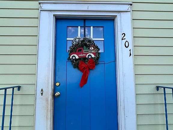 3rd image of 201 Elmwood Dr