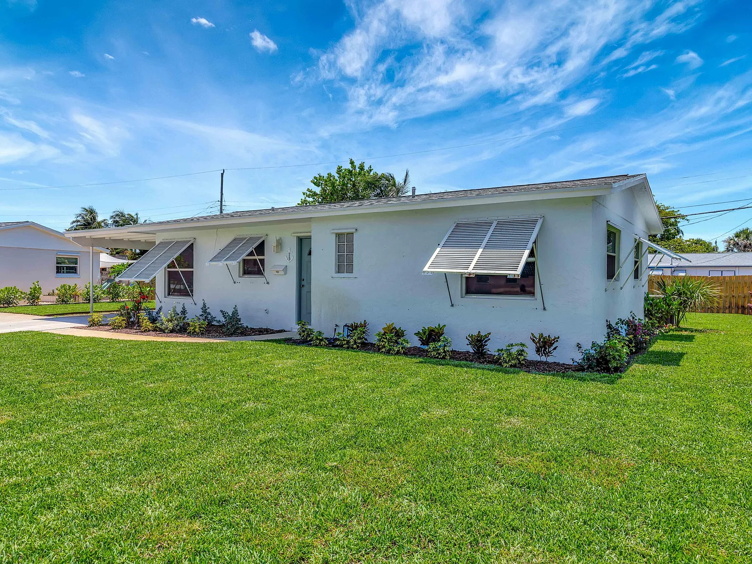 3 bed, 2.0 bath, 1276 sqft, $3,800 — Photo 3