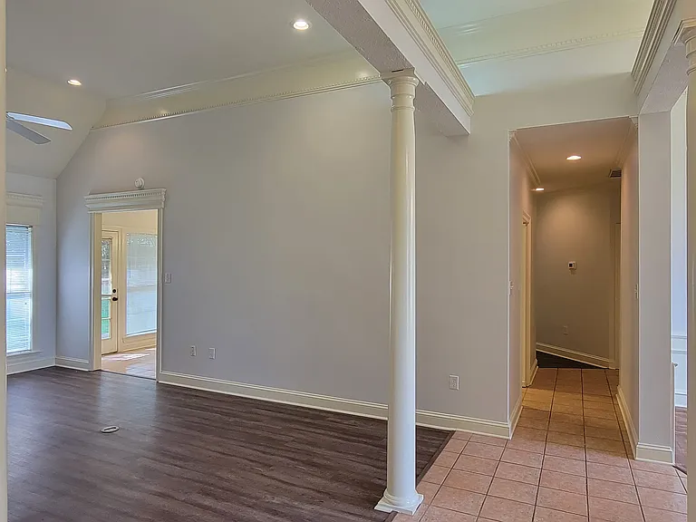 516 Windsor Dr — Photo 15