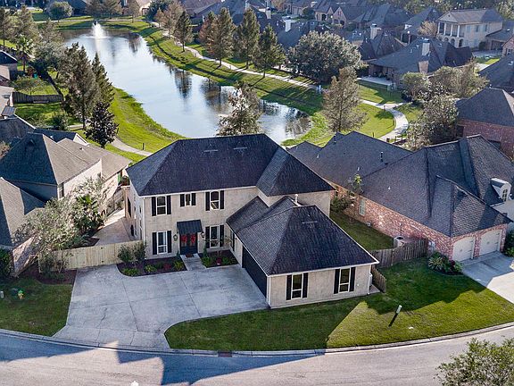 4th image of 301 La Villa Cir