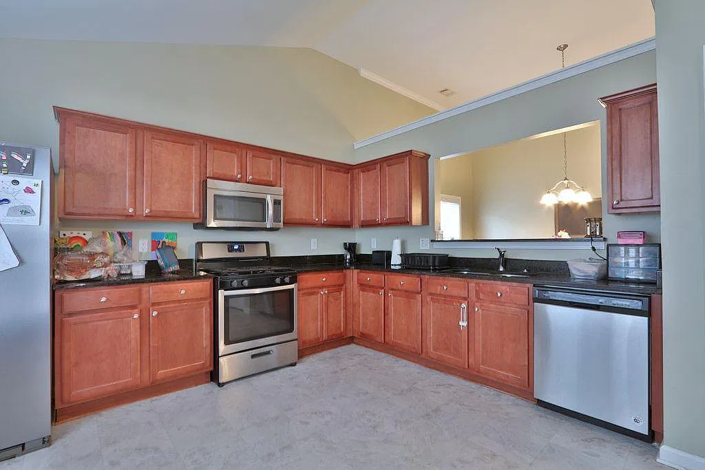 5 bed, 2086 sqft, $2,250 — Photo 4
