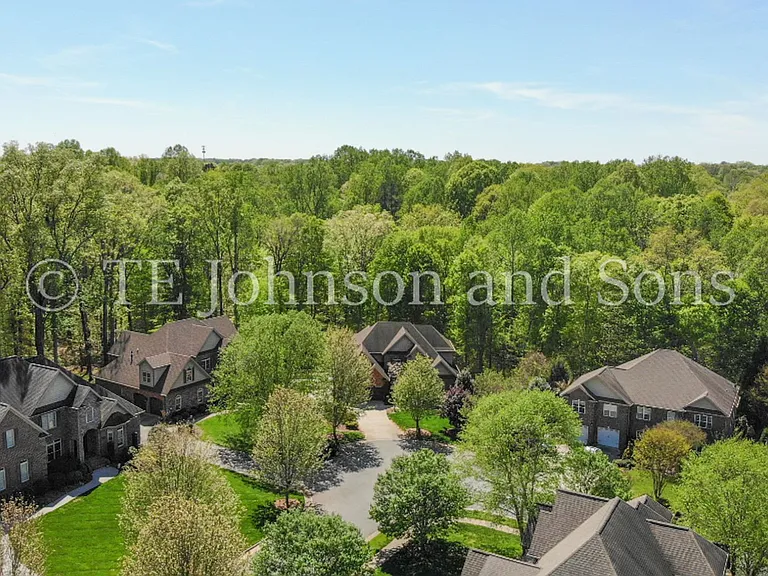1112 Oakencroft Ct — Photo 65