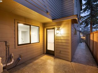 623 SW Lobelia St, Portland, OR 97219