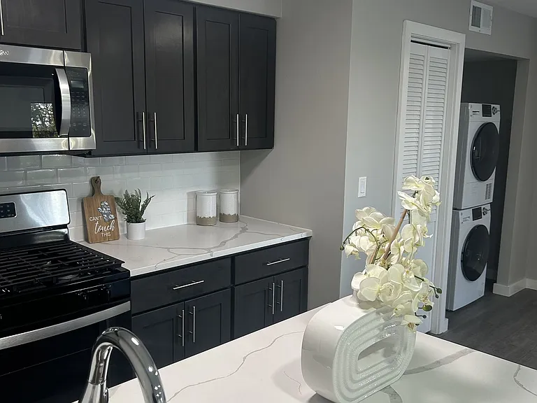 Hillside Terrace Apartments — Photo 4