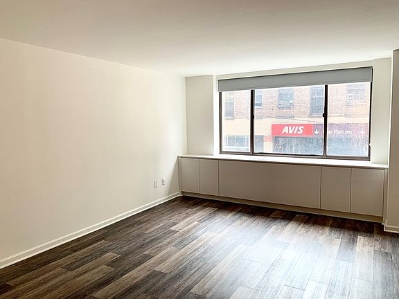 5th image of 520 W 43rd St APT 2H