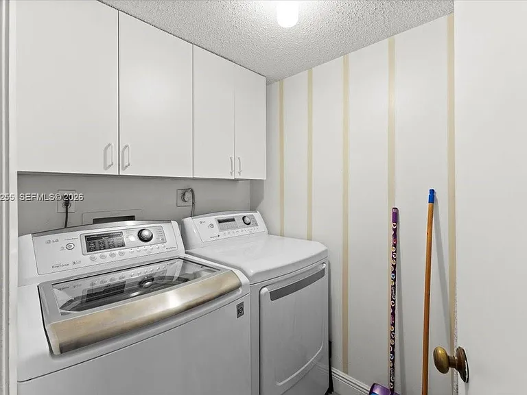 3047 N Oakland Forest Dr #204 — Photo 10