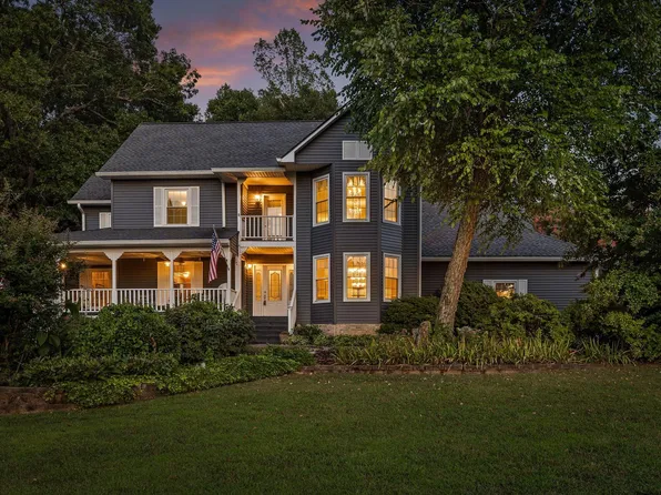 100 Merry Wood Dr, Rossville, GA 30741