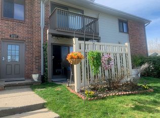 1727 Maple Rdg APT 10, Haslett, MI 48840
