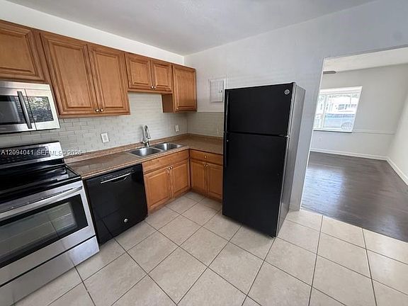 5th image of 2471 Dewey St