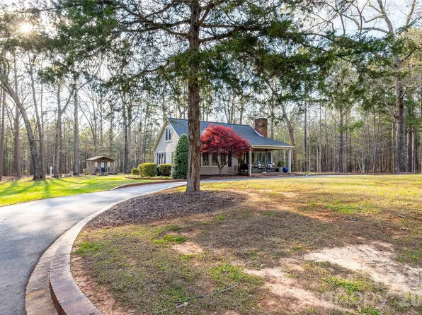 692 Capelsie Rd, Candor, NC 27229