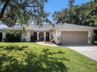 1411 Oakwood Ln, Plant City, FL 33563