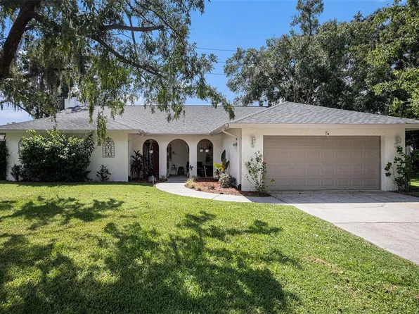 1411 Oakwood Ln, Plant City, FL 33563