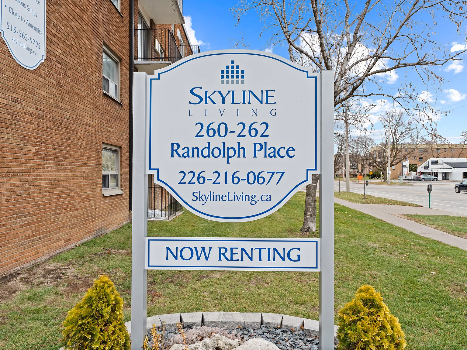 Randal Court Apartments — Photo 4