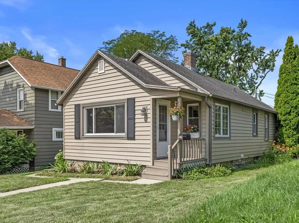 128 S Hartwell AVENUE, Waukesha, WI 53186