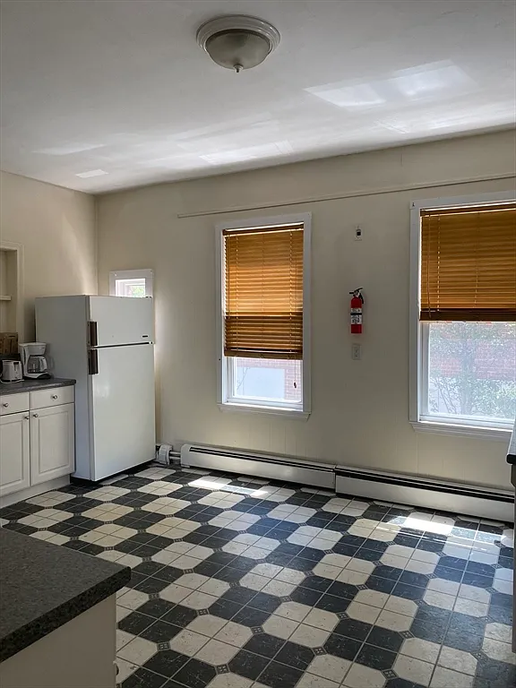 3 bed, 1350 sqft, $3,500 — Photo 2