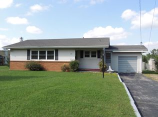 321 E Locust St, Aurora, MO 65605