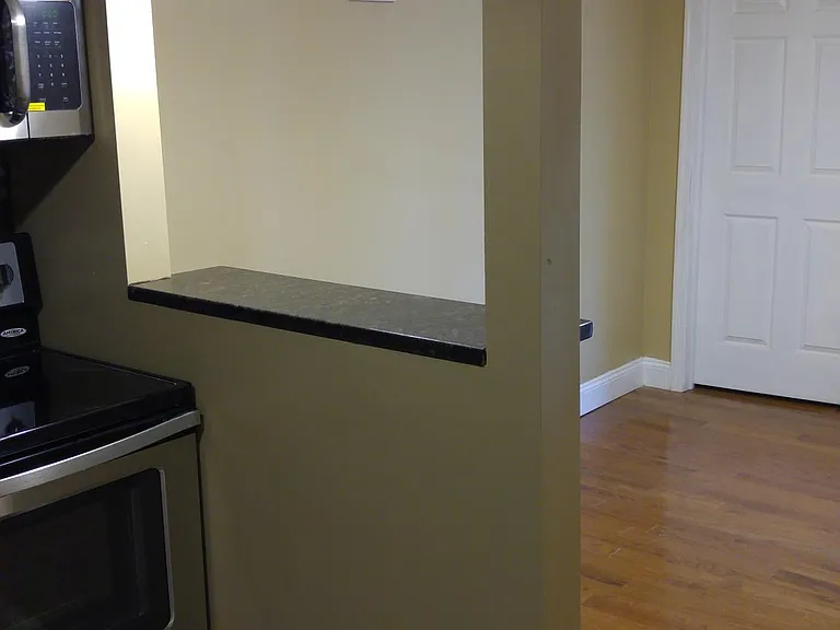 1715 W Huntingdon St #1R — Photo 3